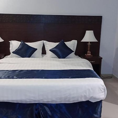 In Taibah Aparthotel Медина Екстериор снимка