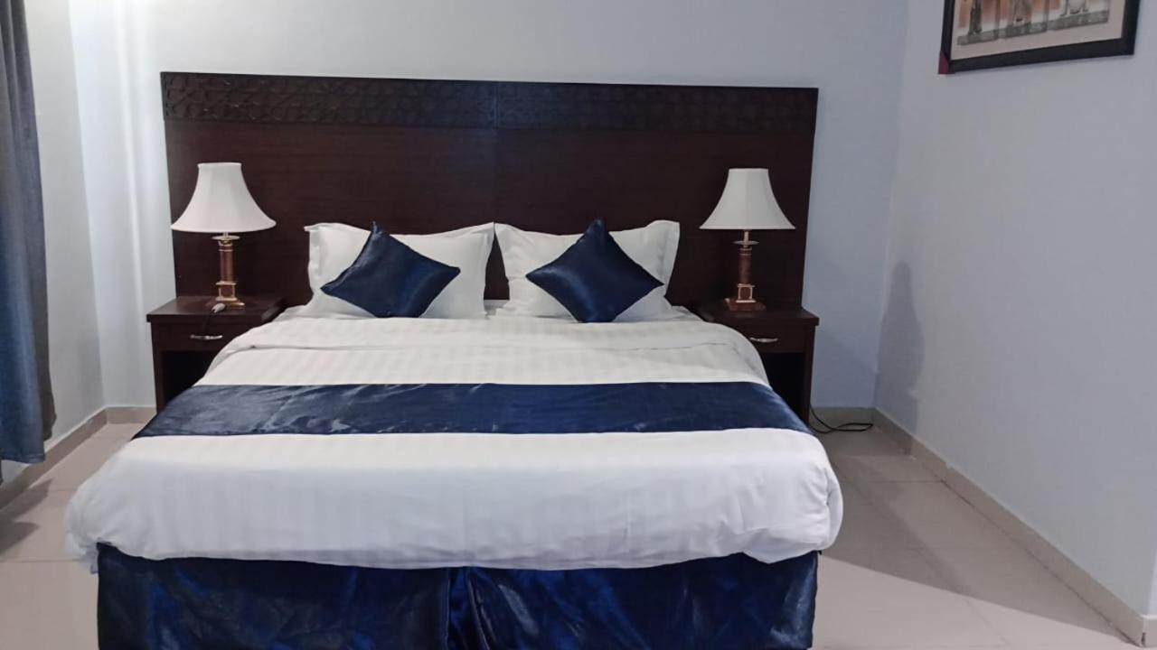 In Taibah Aparthotel Медина Екстериор снимка