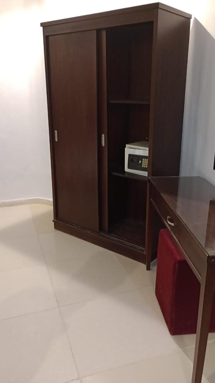 In Taibah Aparthotel Медина Екстериор снимка