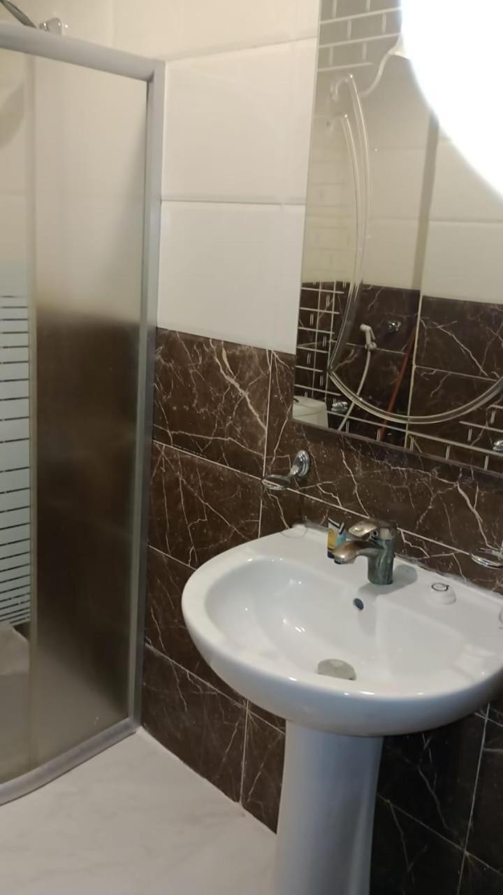 In Taibah Aparthotel Медина Екстериор снимка