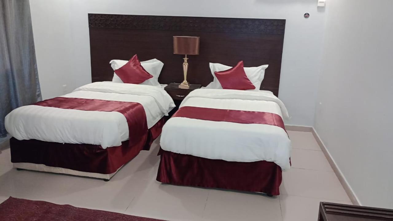 In Taibah Aparthotel Медина Екстериор снимка