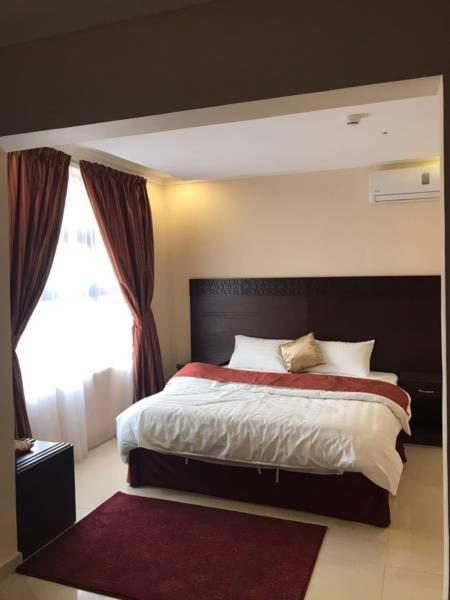 In Taibah Aparthotel Медина Екстериор снимка