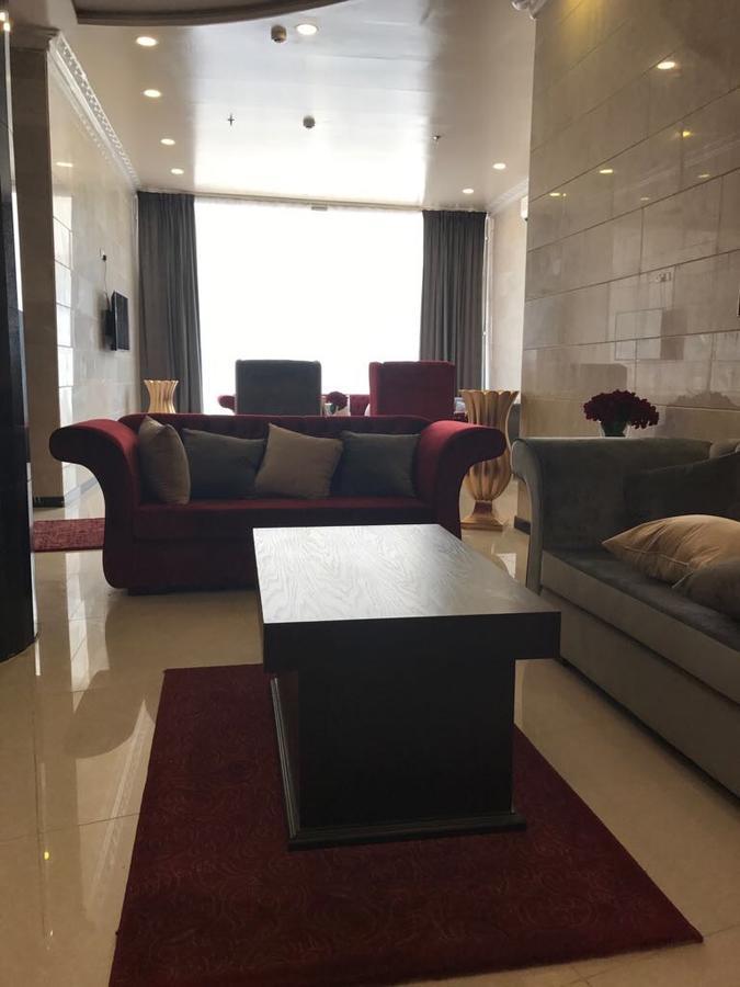 In Taibah Aparthotel Медина Екстериор снимка